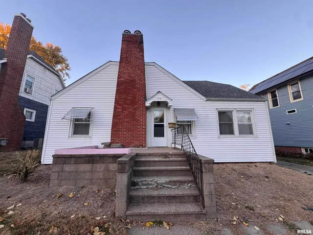 $70,900 | 214 West McDonough Street, Macomb, IL 61455