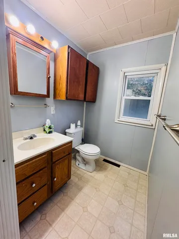 $70,900 | 214 West McDonough Street, Macomb, IL 61455