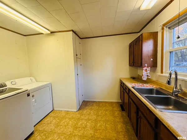 $69,900 | 214 West McDonough Street, Macomb, IL 61455