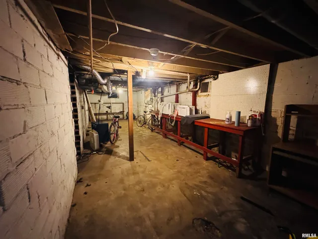 $70,900 | 214 West McDonough Street, Macomb, IL 61455