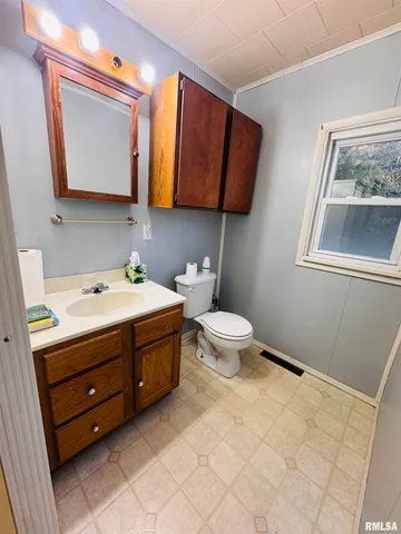 $70,900 | 214 West McDonough Street, Macomb, IL 61455