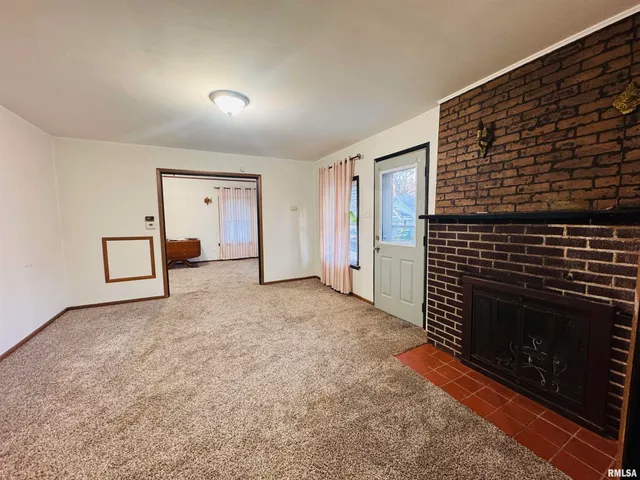 $70,900 | 214 West McDonough Street, Macomb, IL 61455