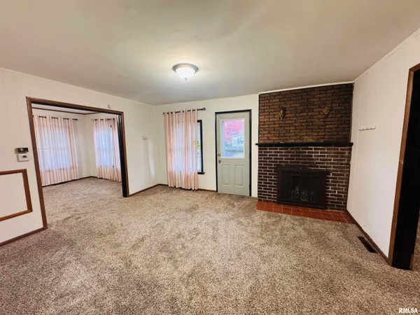 $69,900 | 214 West McDonough Street, Macomb, IL 61455