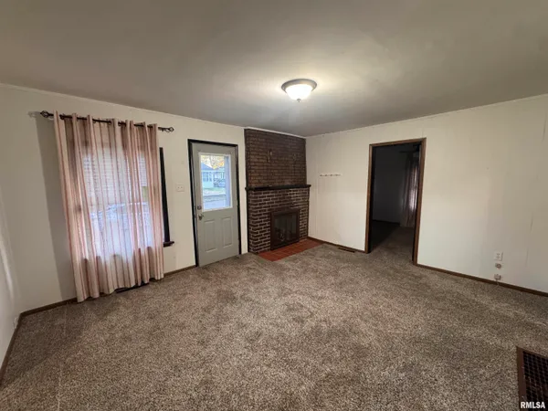 $69,900 | 214 West McDonough Street, Macomb, IL 61455