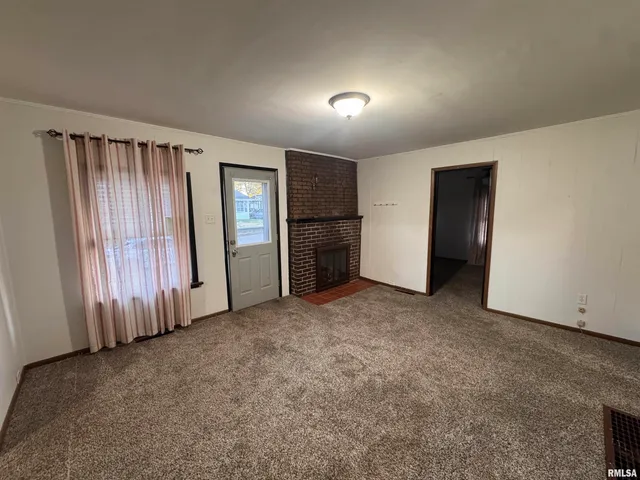 $70,900 | 214 West McDonough Street, Macomb, IL 61455