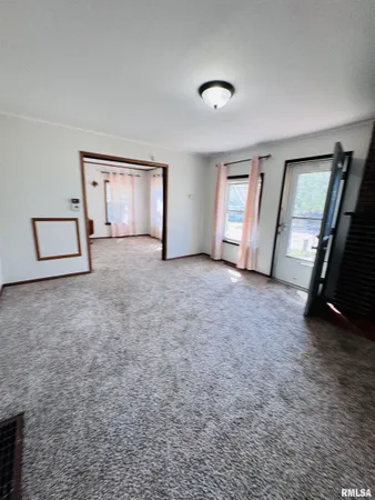 $62,900 | 214 West McDonough Street, Macomb, IL 61455