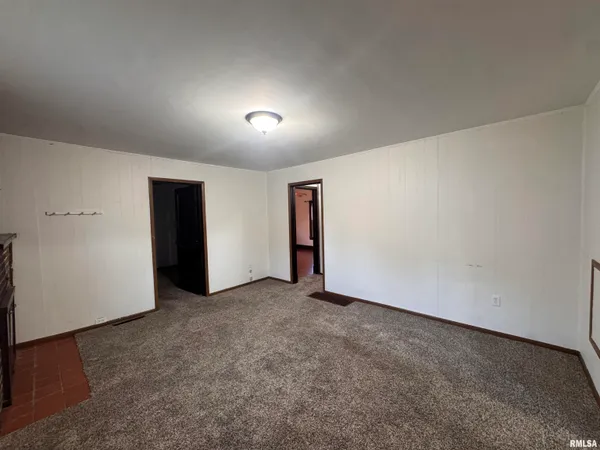 $69,900 | 214 West McDonough Street, Macomb, IL 61455