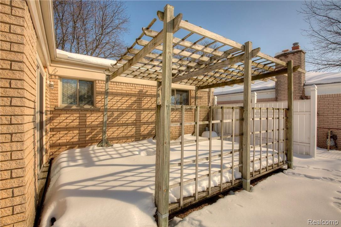 624 Merrimac Road Canton, MI 48188 - Photo 24 of 25 25 Deck.jpg