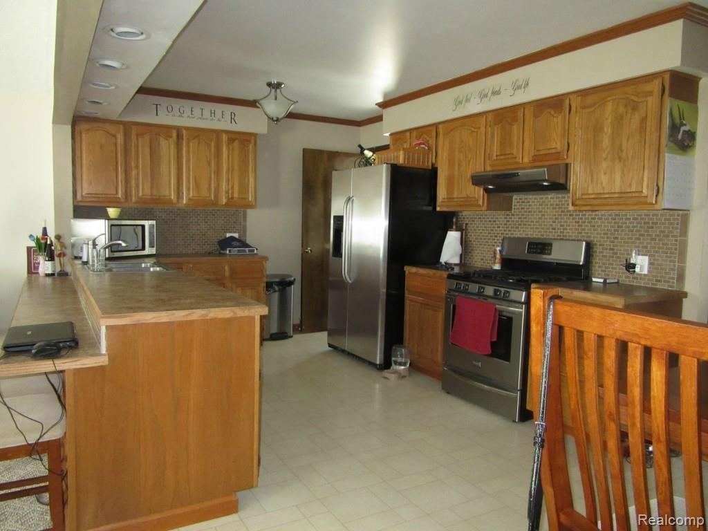 28638 South River Road Harrison Township, MI 48045 - Photo 6 of 17 169.jpg