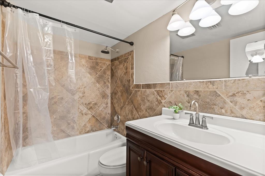 2500 Lee Road, Unit 122 Winter Park, FL 32789 - Photo 13 of 25 a bathroom with a sink a toilet and a bathtub