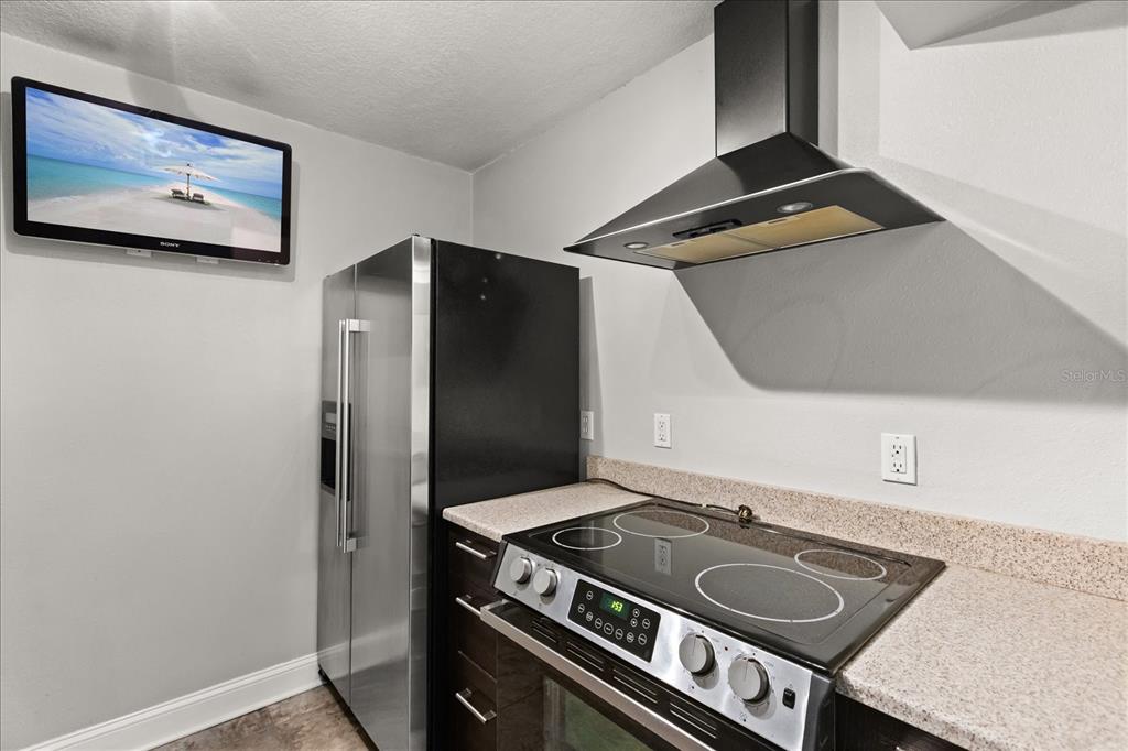 2500 Lee Road, Unit 122 Winter Park, FL 32789 - Photo 10 of 25 a kitchen with a stove and a refrigerator
