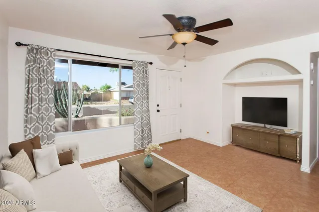 $1,795 | 3228 West Lisbon Lane, Phoenix, AZ 85053