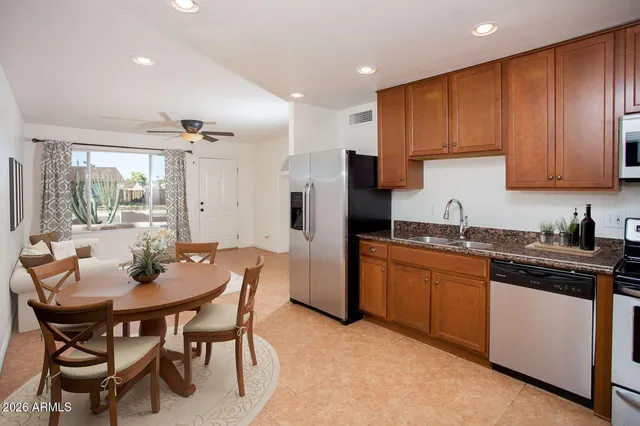 $1,795 | 3228 West Lisbon Lane, Phoenix, AZ 85053