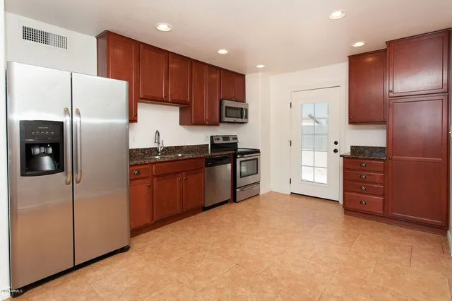 $1,795 | 3228 West Lisbon Lane, Phoenix, AZ 85053