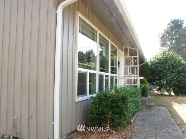 3307 Northeast 9th Street Renton, WA 98056 - Photo 4 of 25
