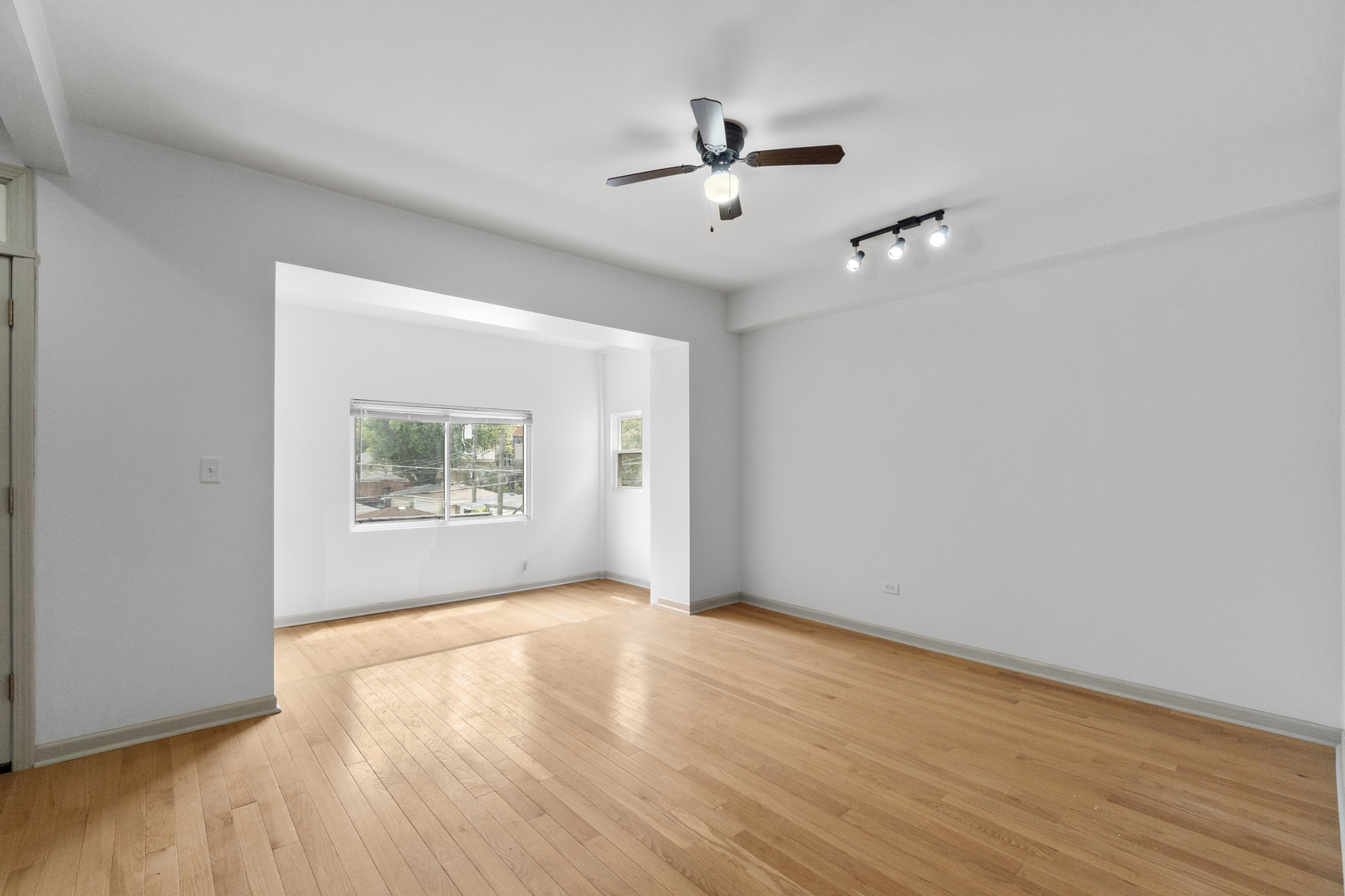 7223 North Damen Avenue Chicago, IL 60645 - Photo 32 of 37 a view of an empty room with a window