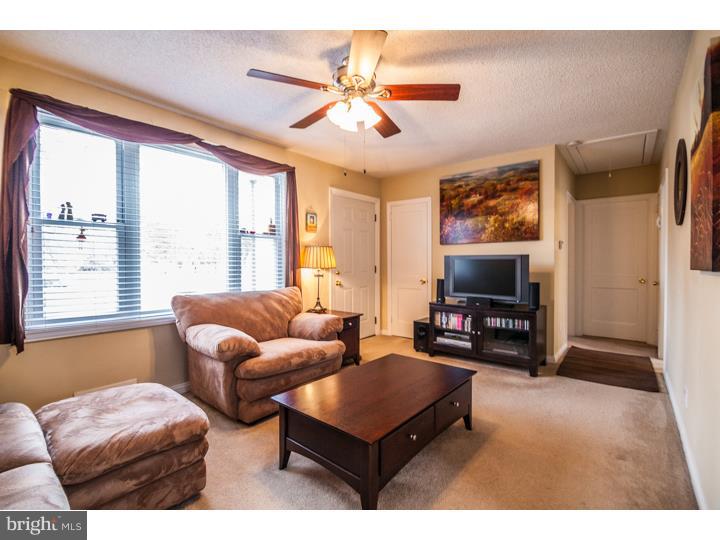 168 Edison Road Cherry Hill, NJ 08034 - Photo 4 of 21 Living Room