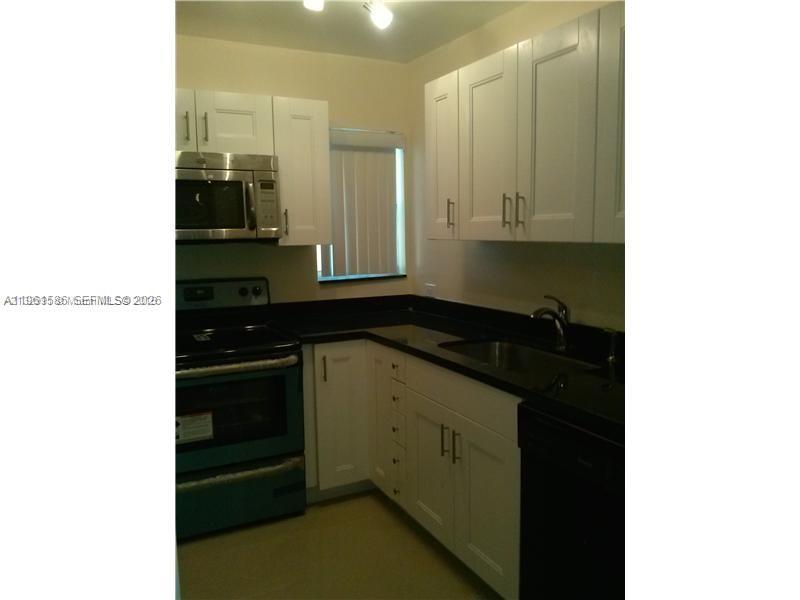 5614 Taylor Street, Unit B Hollywood, FL 33021 - Photo 3 of 10