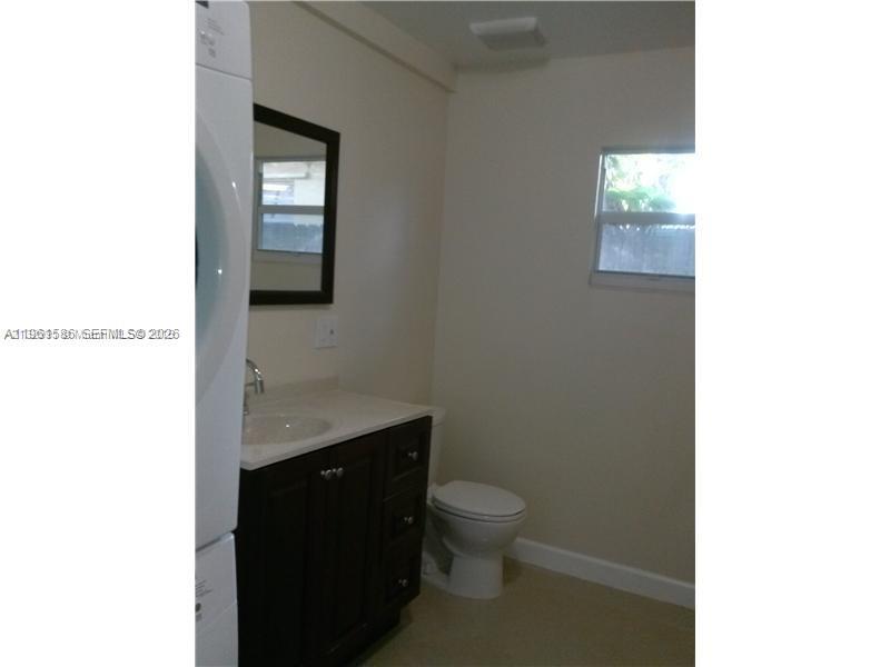 5614 Taylor Street, Unit B Hollywood, FL 33021 - Photo 7 of 10 Primary bath