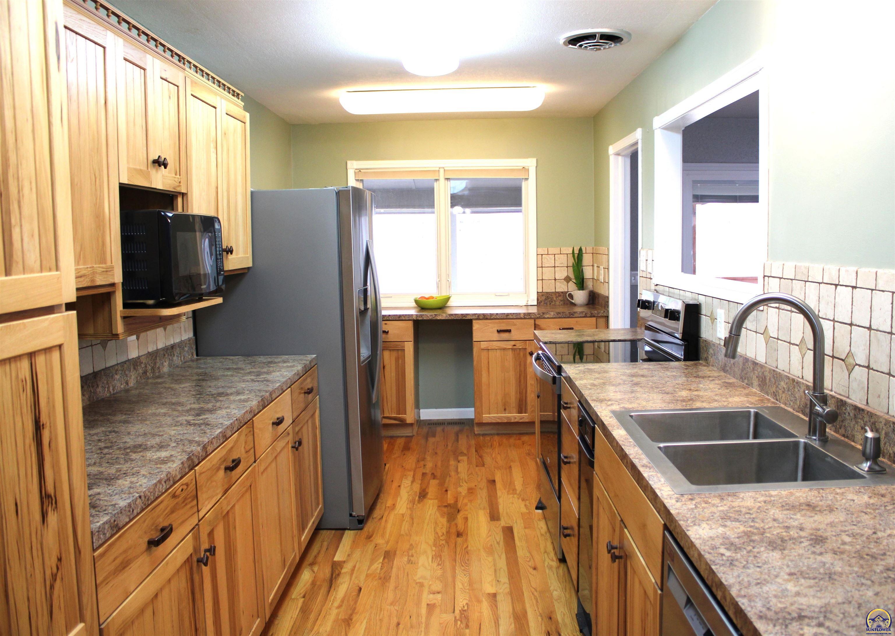 1610 Southwest Withdean Road Topeka, KS 66611 - Photo 5 of 74