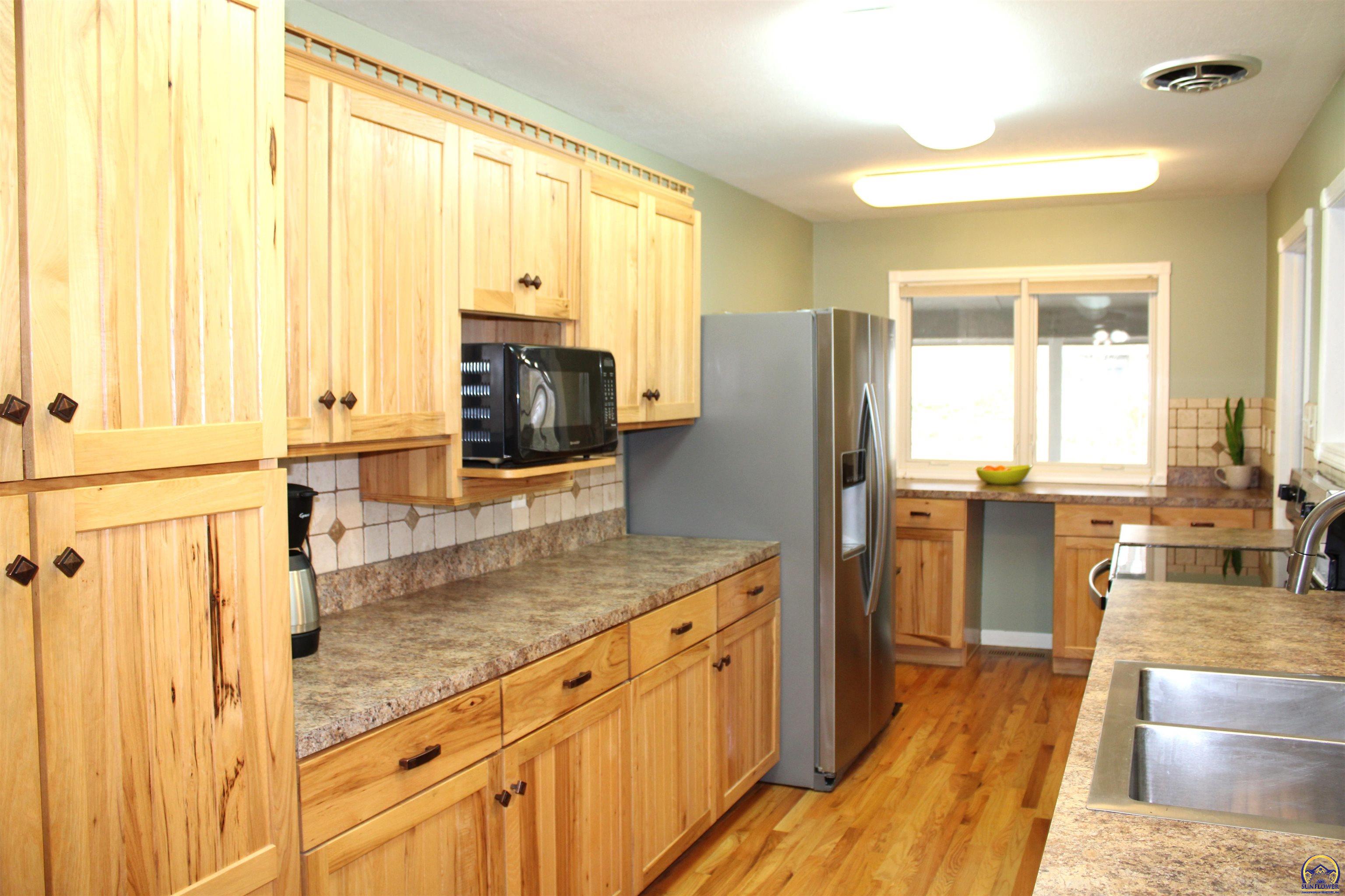 1610 Southwest Withdean Road Topeka, KS 66611 - Photo 6 of 74