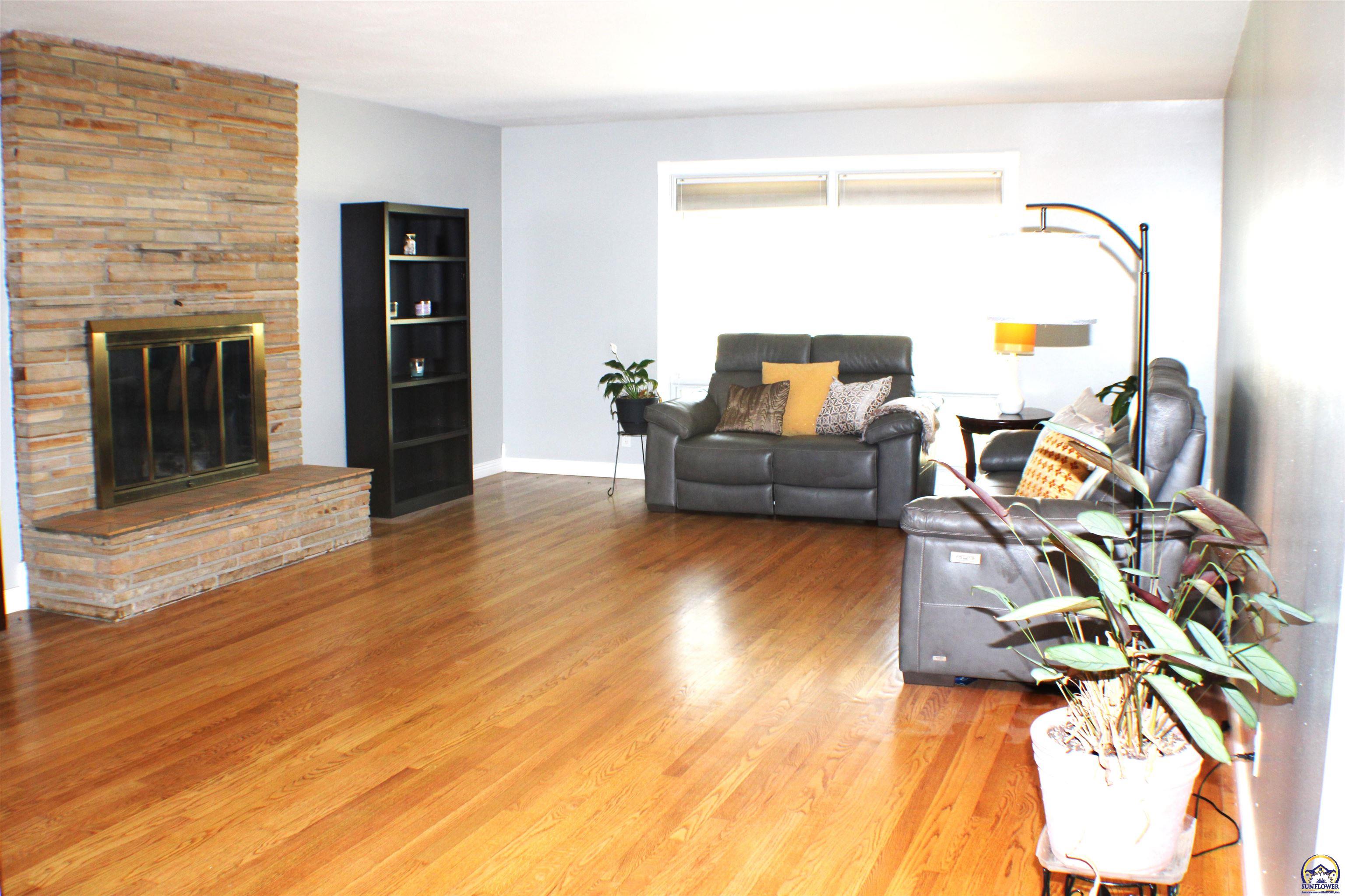 1610 Southwest Withdean Road Topeka, KS 66611 - Photo 9 of 74