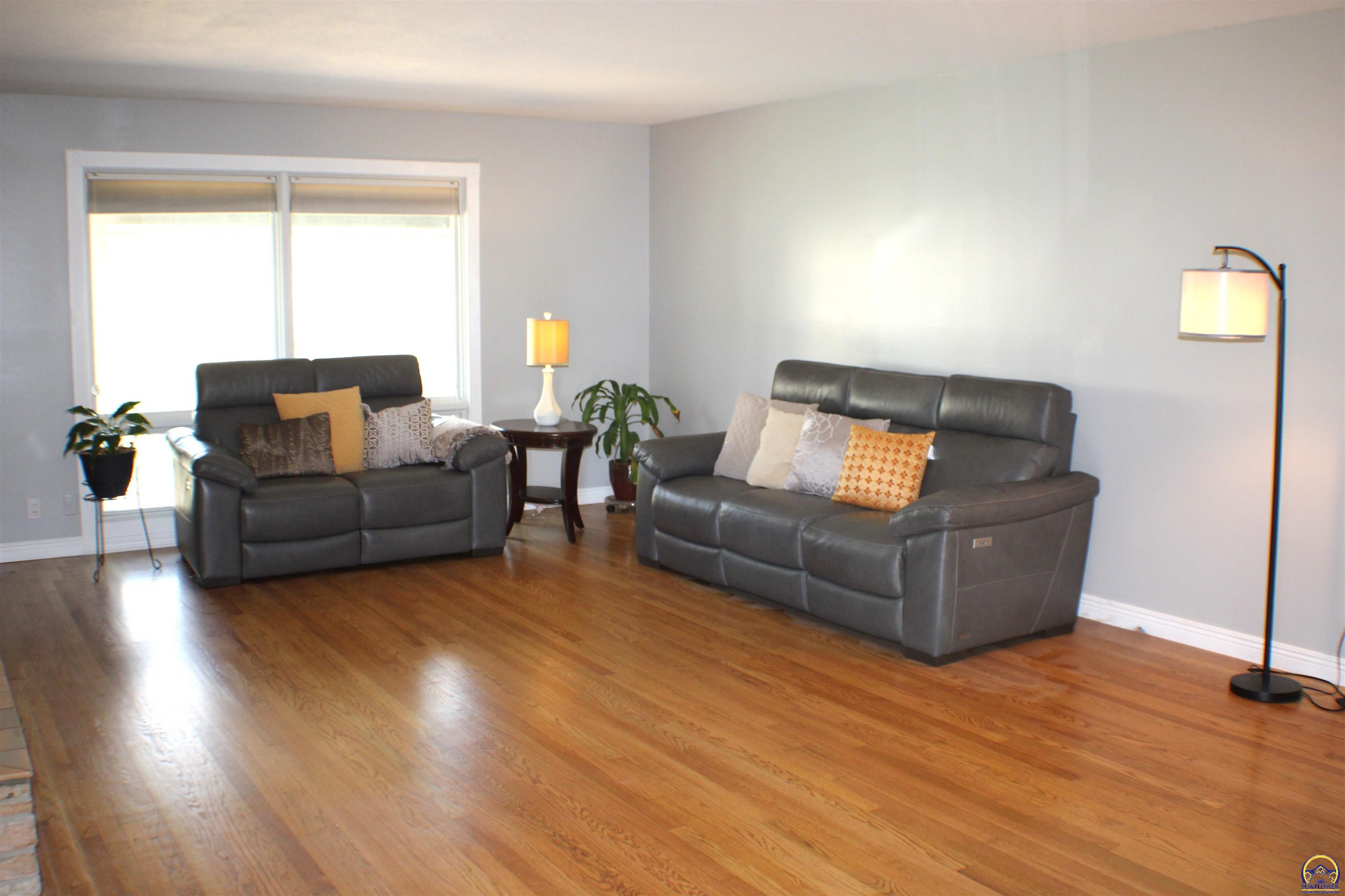 1610 Southwest Withdean Road Topeka, KS 66611 - Photo 10 of 74