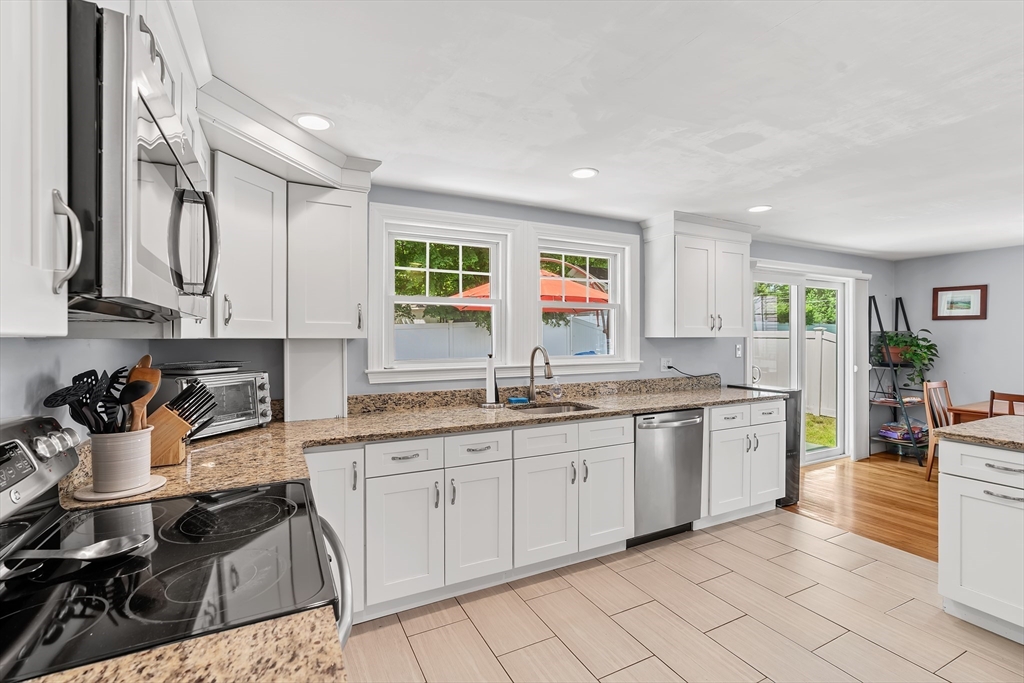 9 Chapman Road Wakefield, MA 01880 - Photo 4 of 34