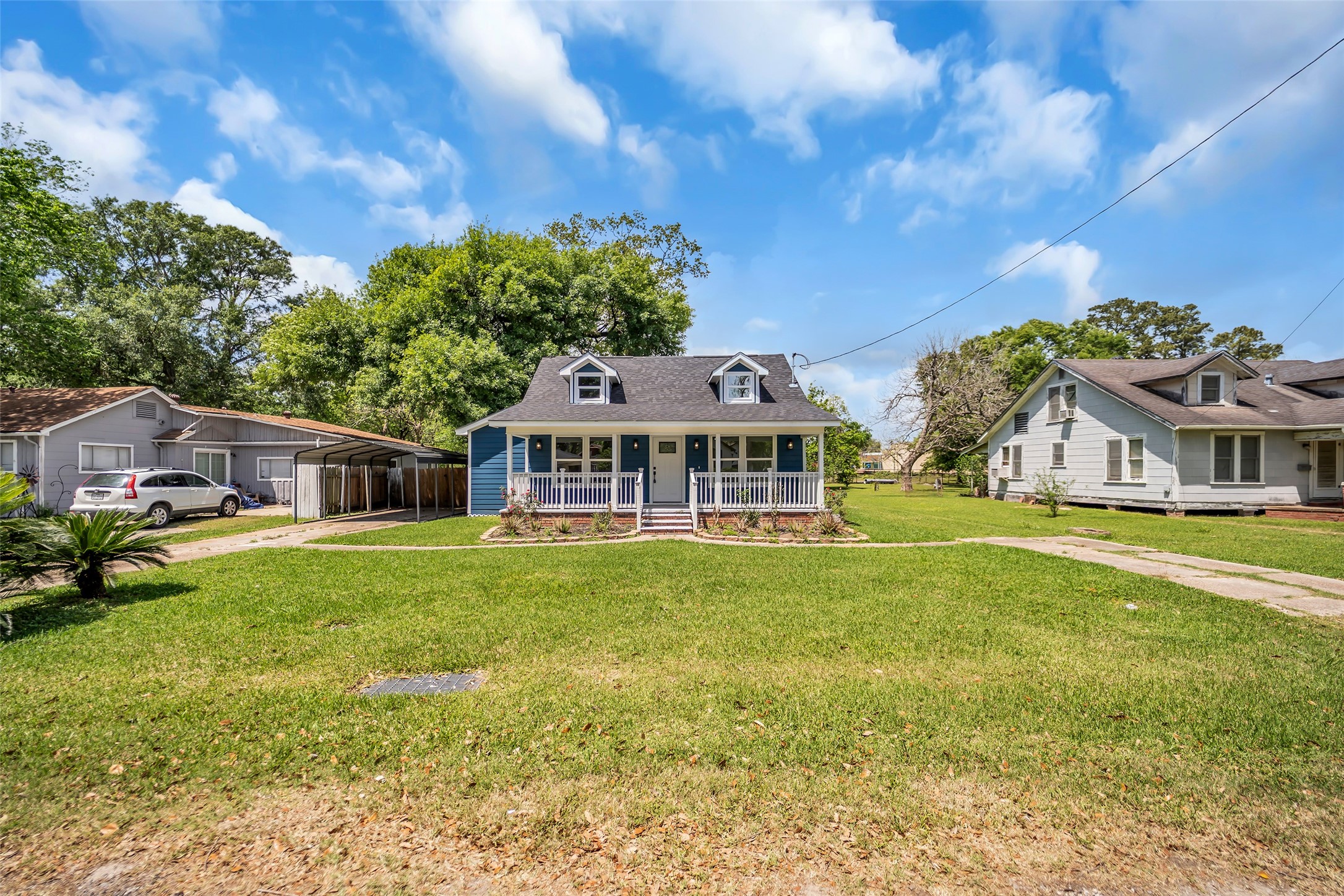 6371 Terrell Street Groves, TX 77619 - Photo 2 of 38