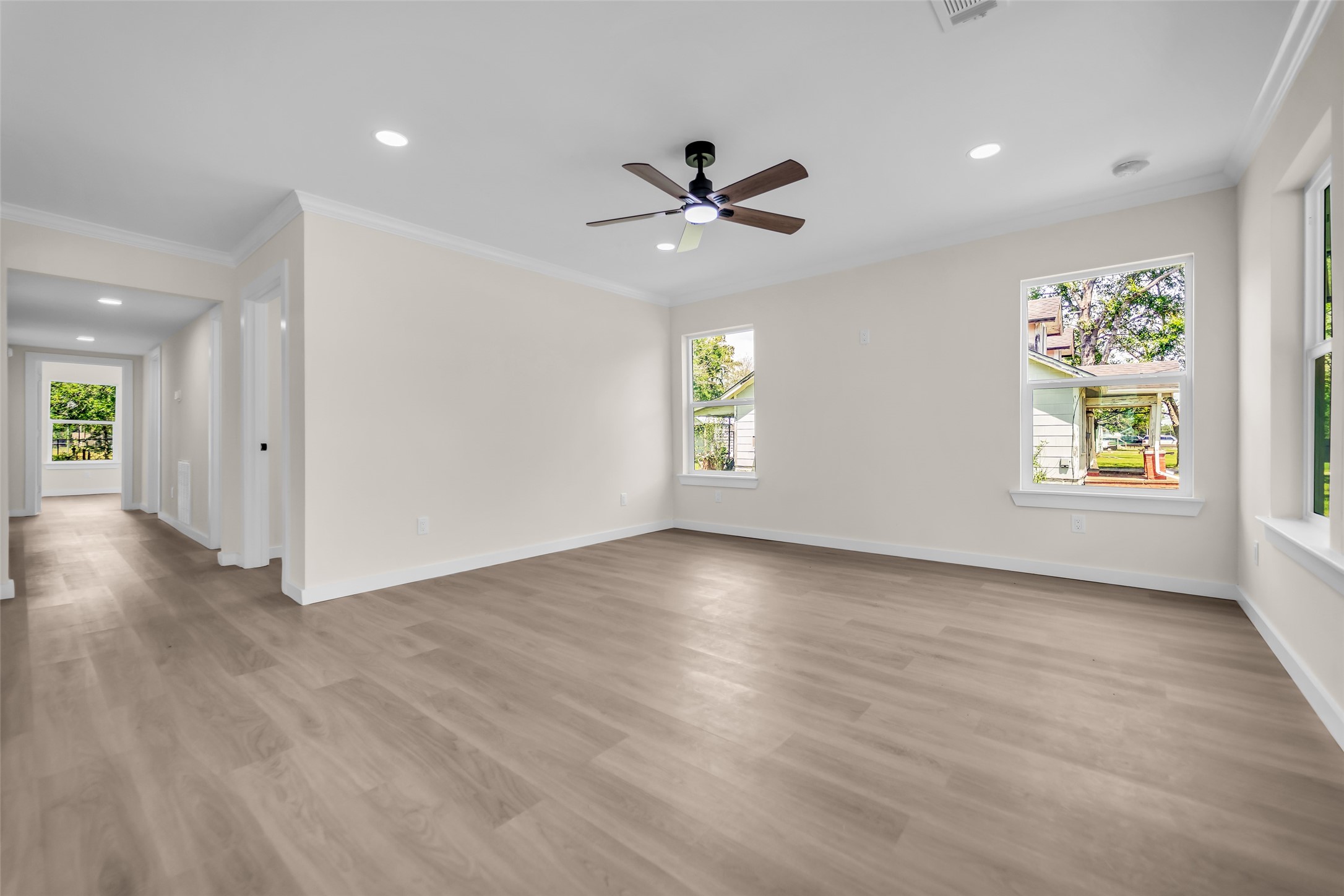 6371 Terrell Street Groves, TX 77619 - Photo 8 of 38