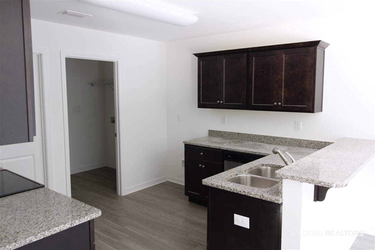 3860 Chesterfield Lane Foley, AL 36535 - Photo 3 of 13 Kitchen