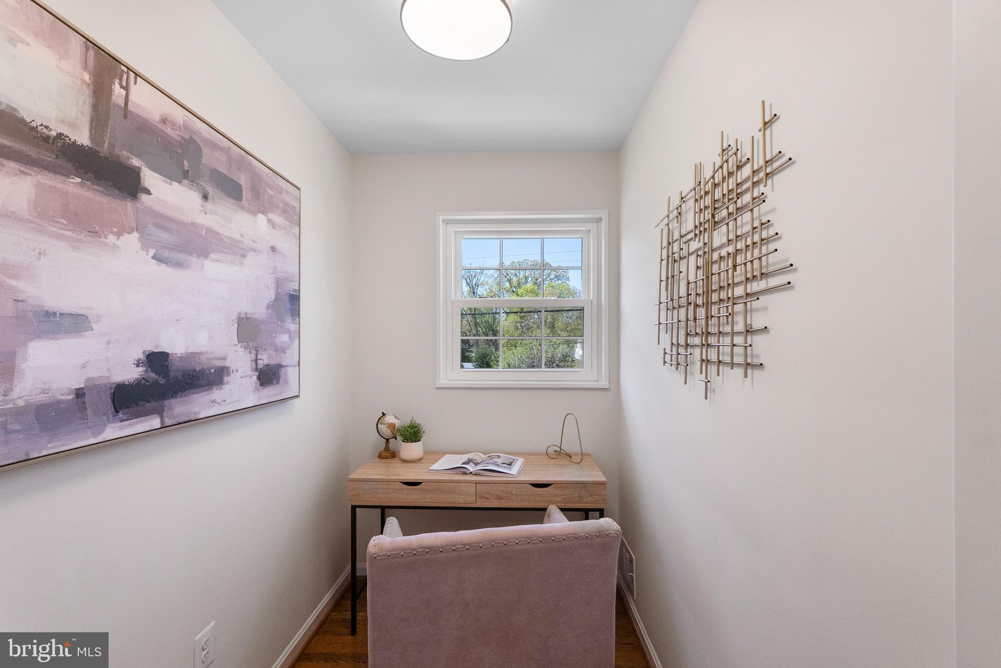 3003 Farm Road Alexandria, VA 22302 - Photo 35 of 49 a room that has a window and a table in it