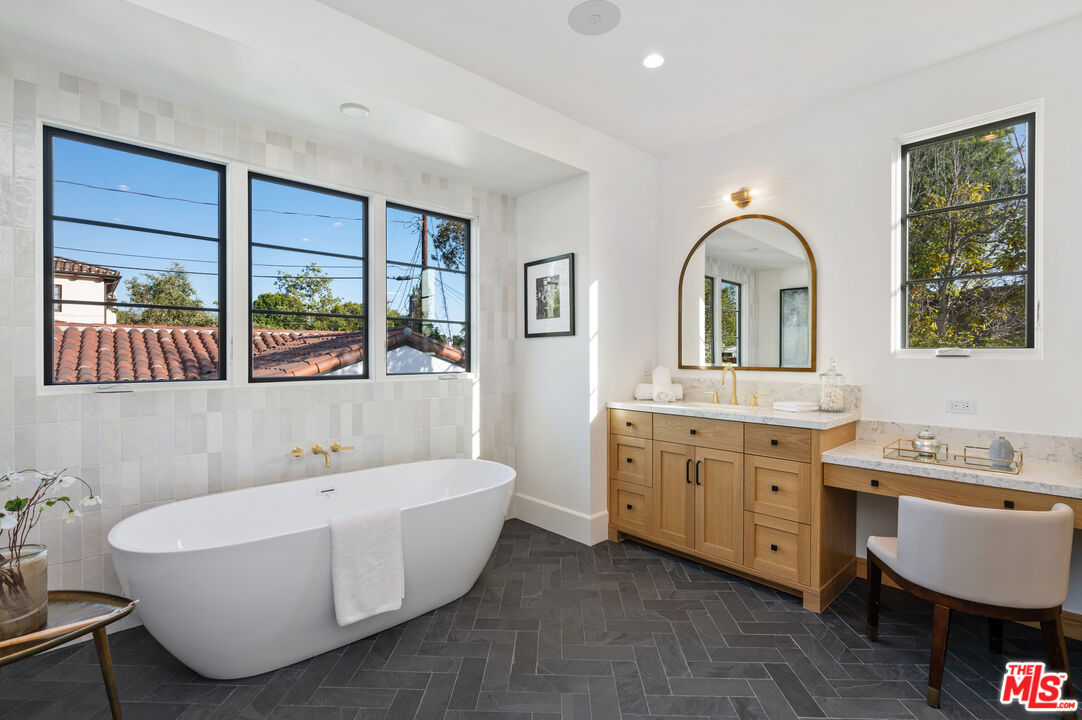 10584 Putney Road Los Angeles, CA 90064 - Photo 33 of 54 Gallery Image 33
