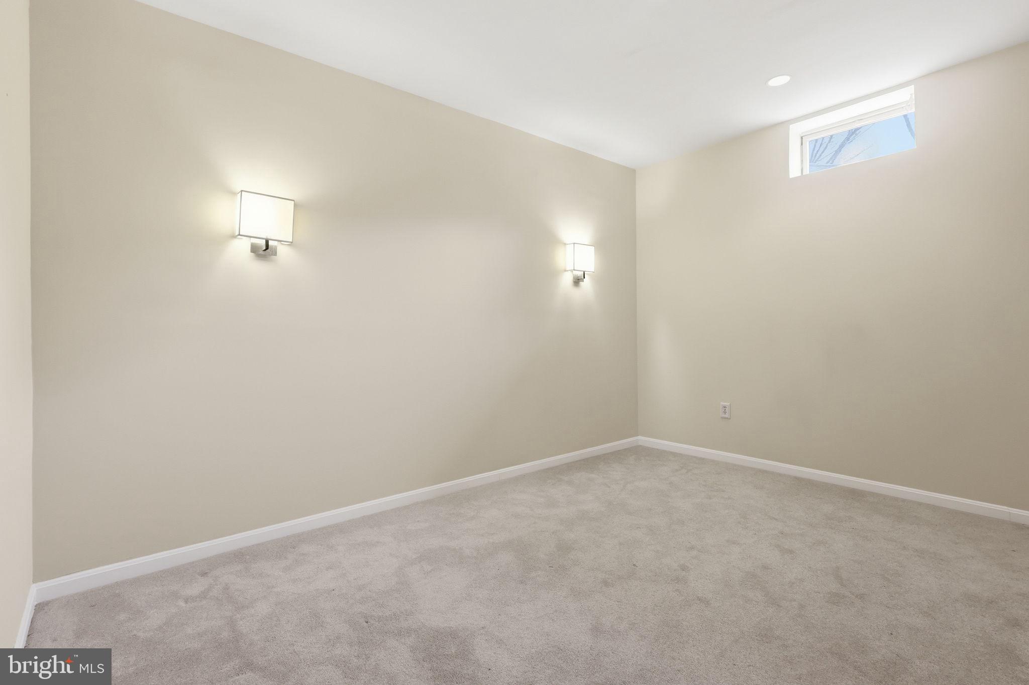 19617 Edgemont Square Ashburn, VA 20147 - Photo 47 of 65 an empty room with windows and window