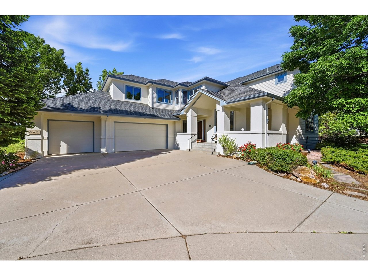 547 Sawtooth Point Lafayette, CO 80026 - Photo 3 of 44 Oversized 3-car, side-loaded garage - 956 sqft!!