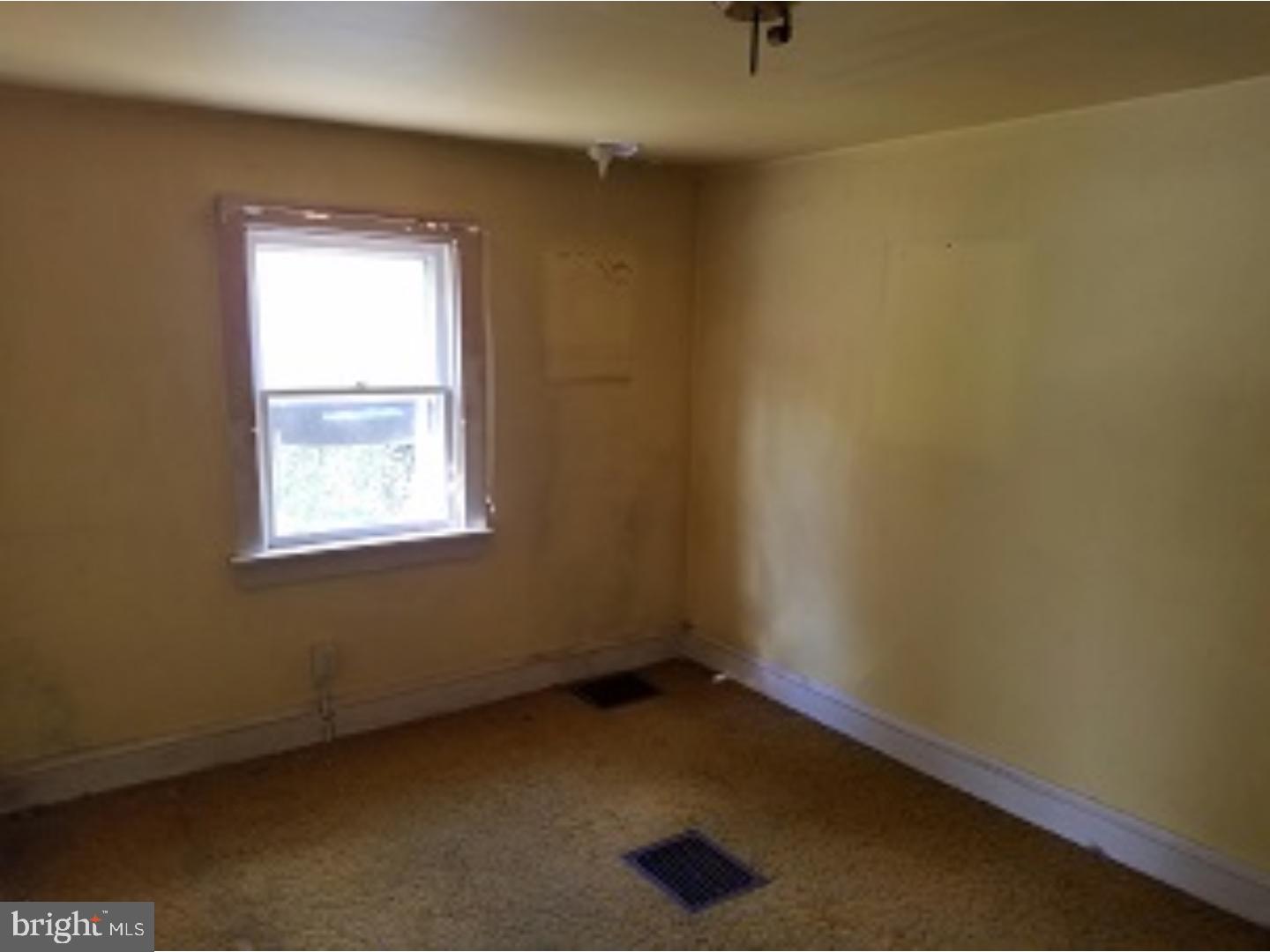 41 Limekiln Road Reading, PA 19606 - Photo 5 of 12 an empty room with a window