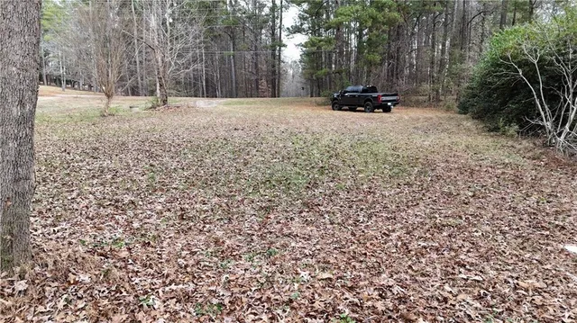 a view of a yard with a house