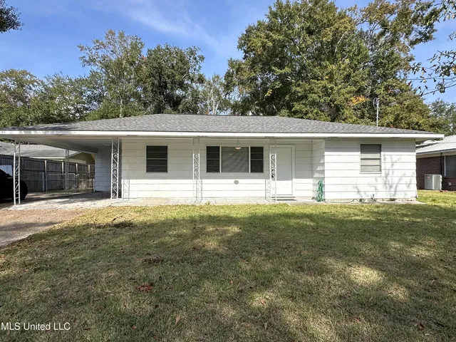 $1,350 | 232 Audrey Circle, Ocean Springs, MS 39564