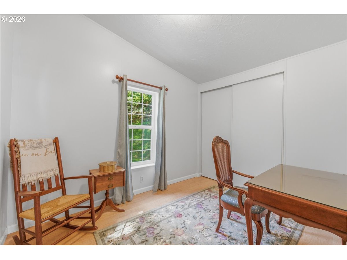 475 East 9th Street Rainier, OR 97048 - Photo 19 of 43 a chair and table in a room