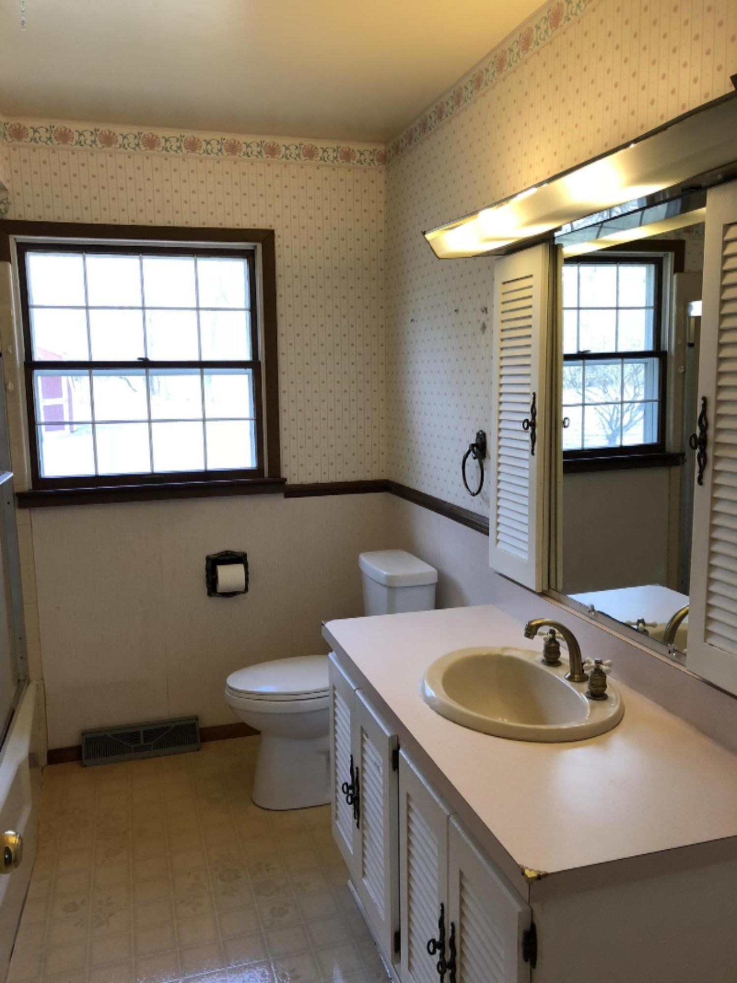 1412 Brown Road Manistee, MI 49660 - Photo 13 of 25 Full Bathroom
