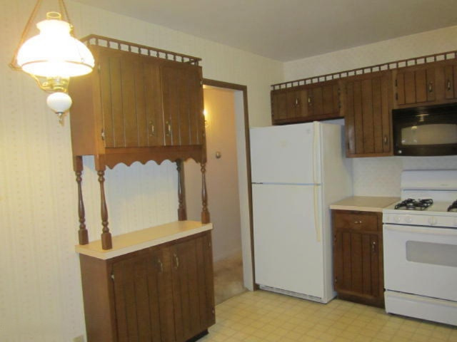 1412 Brown Road Manistee, MI 49660 - Photo 9 of 25 Kitchen Eating Area