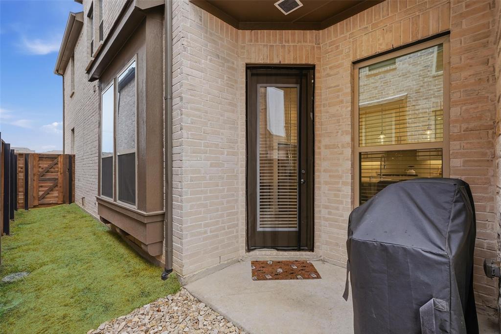 8029 Pine Island Way McKinney, TX 75071 - Photo 4 of 38