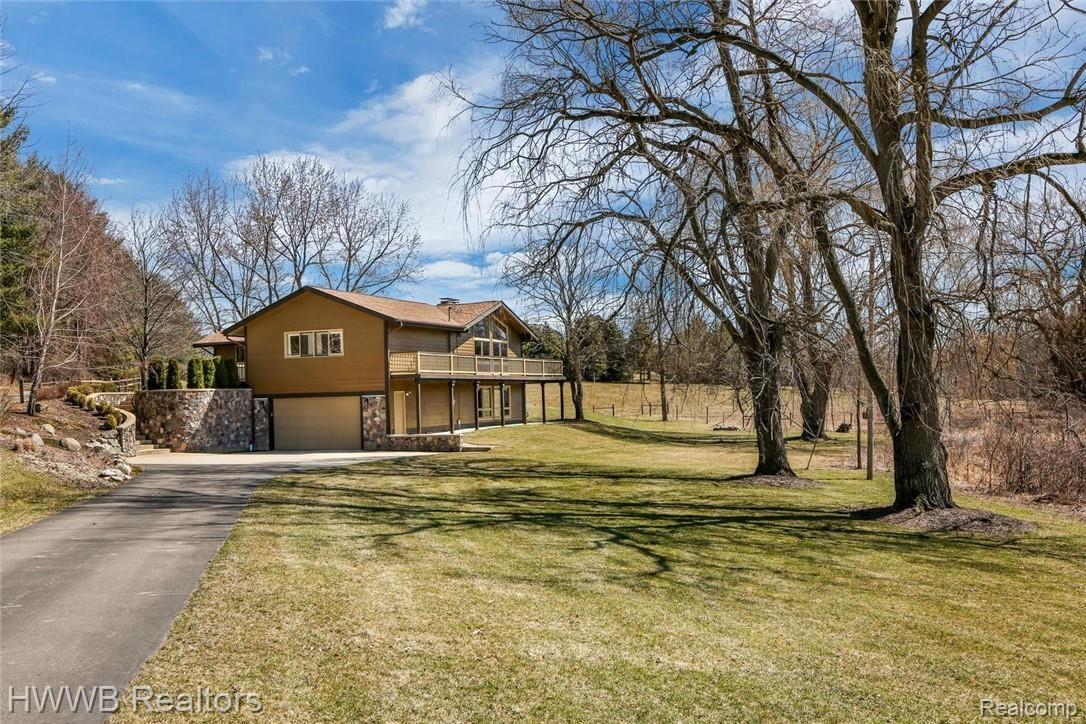 6200 Mack Road Howell, MI 48855 - Photo 40 of 52 Newer asphalt driveway.