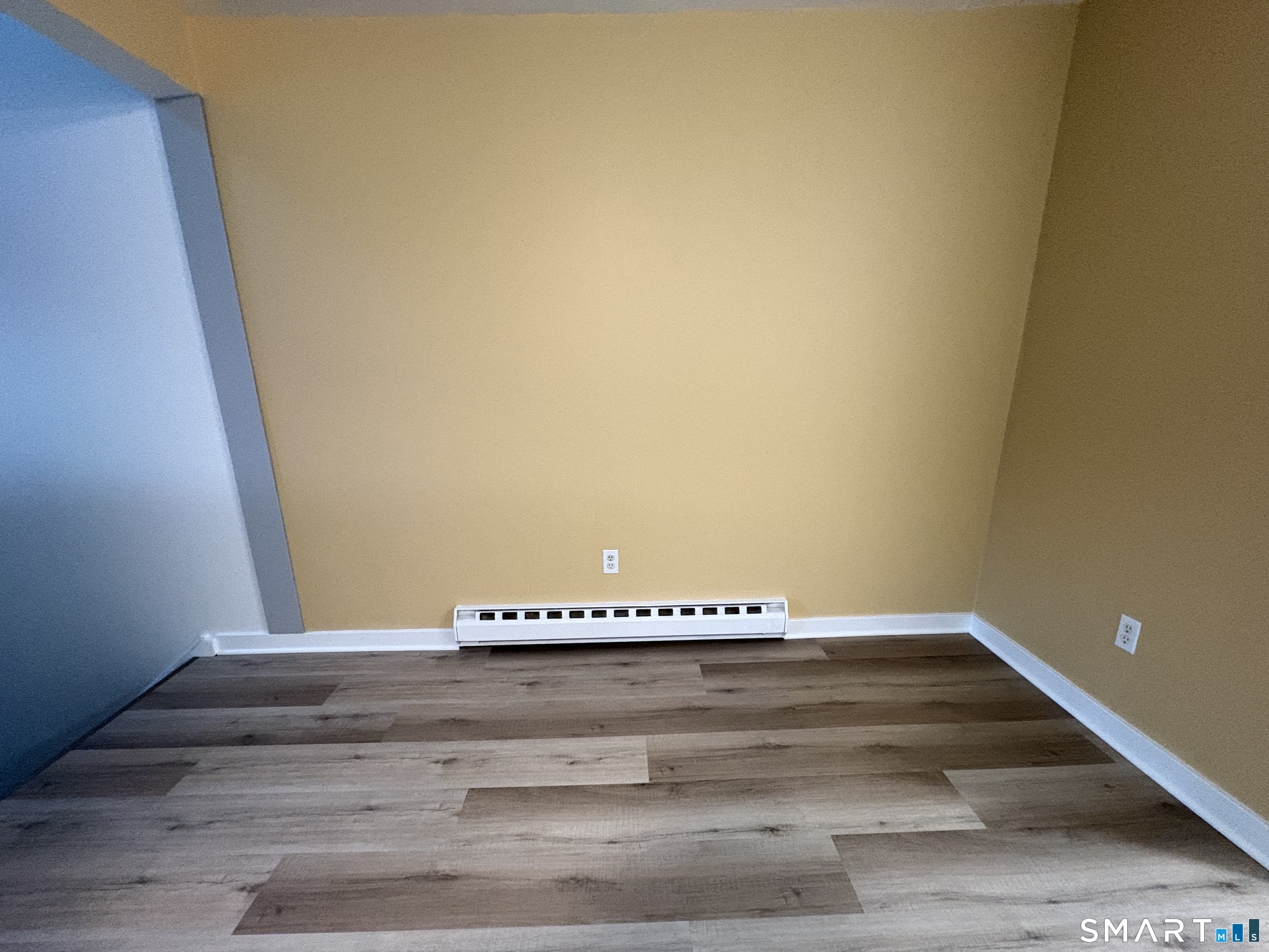 295 Redstone Hill Road, Unit 24 Bristol, CT 06010 - Photo 7 of 18 Dining Area