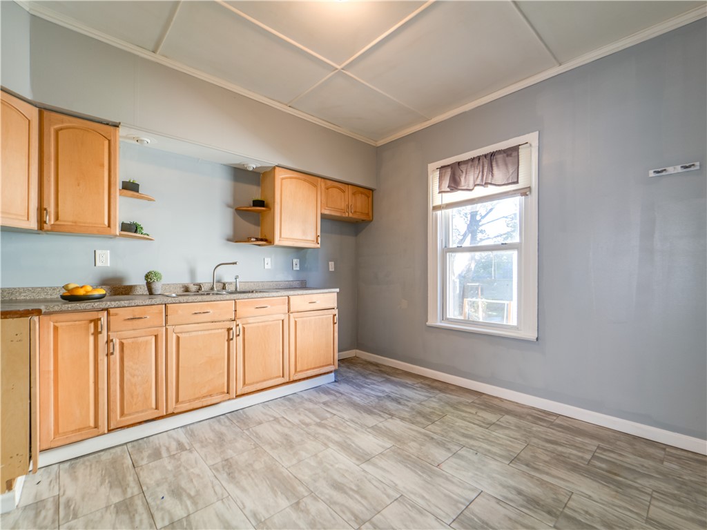 736 Parsells Avenue Rochester, NY 14609 - Photo 3 of 24