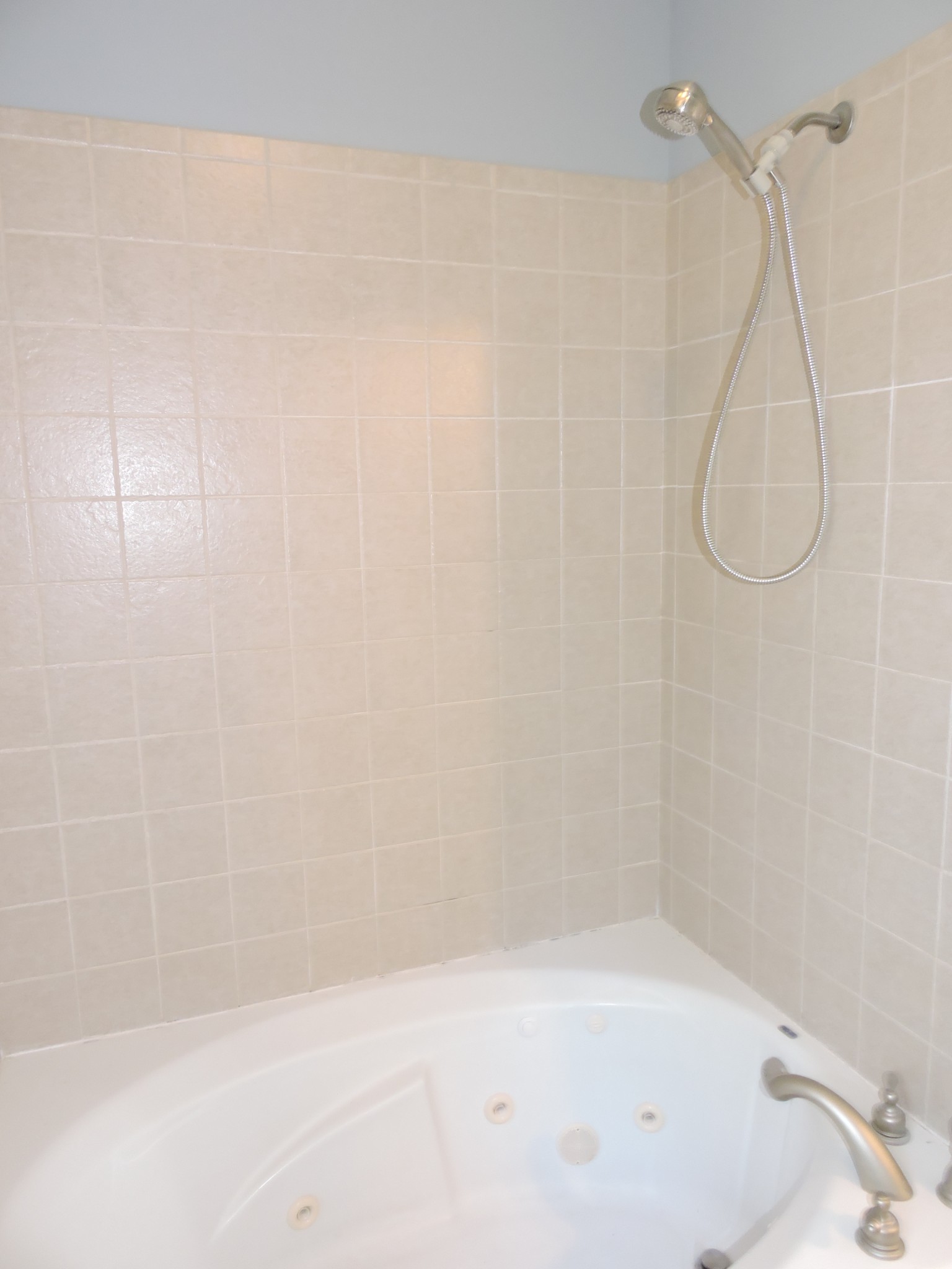187 Oak Hollow Road Manchester, TN 37355 - Photo 12 of 25 a bathroom with a shower