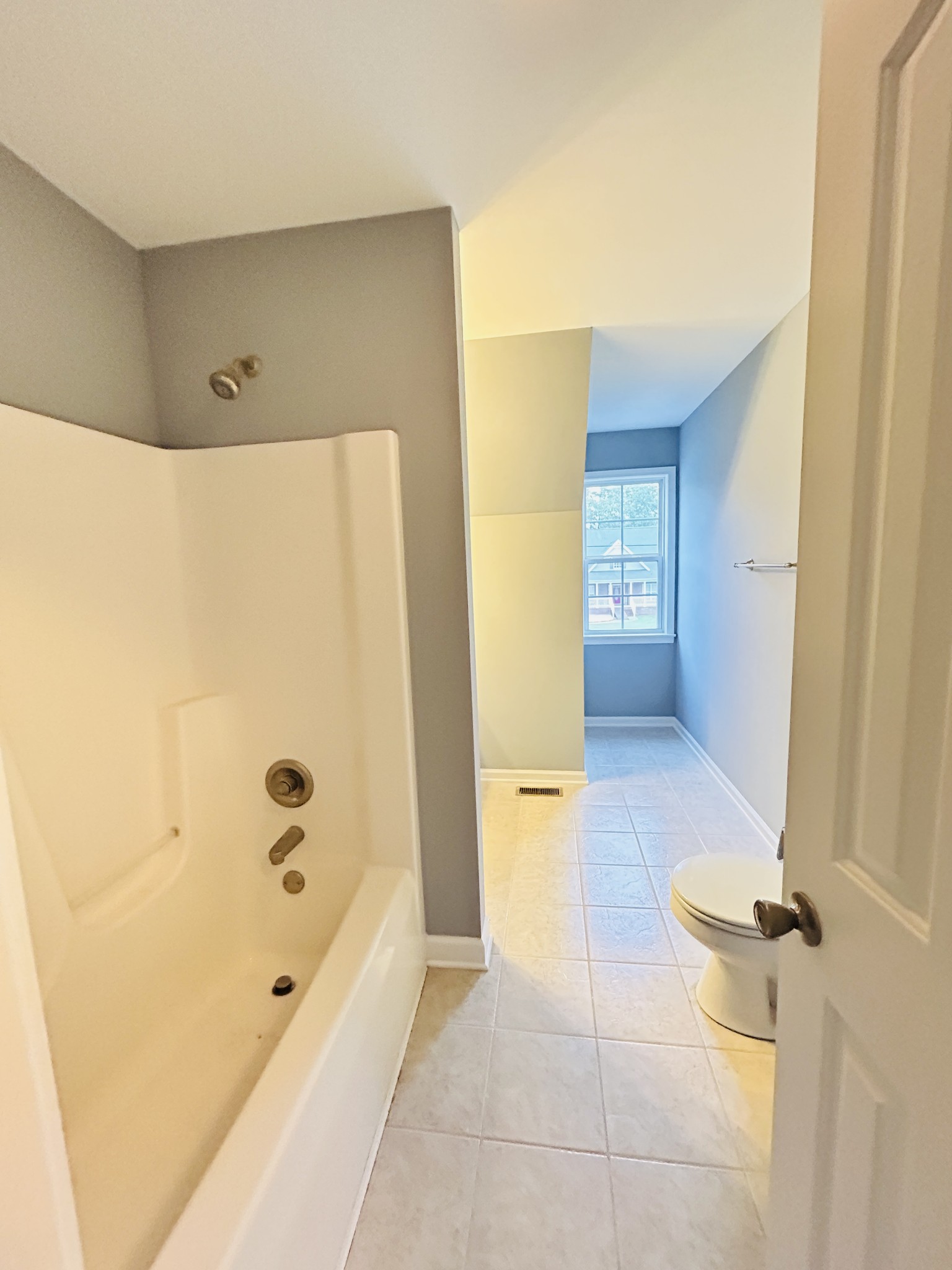 187 Oak Hollow Road Manchester, TN 37355 - Photo 15 of 25 a bathroom with a bathtub and a shower