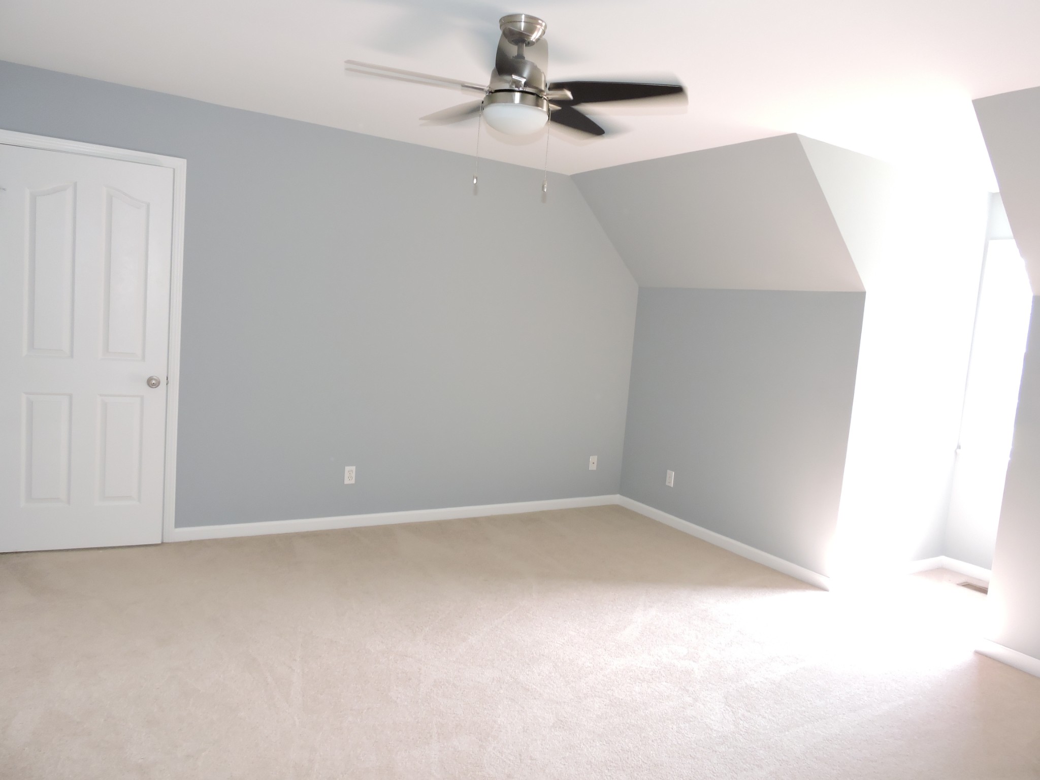 187 Oak Hollow Road Manchester, TN 37355 - Photo 16 of 25 an empty room with a window and a ceiling fan