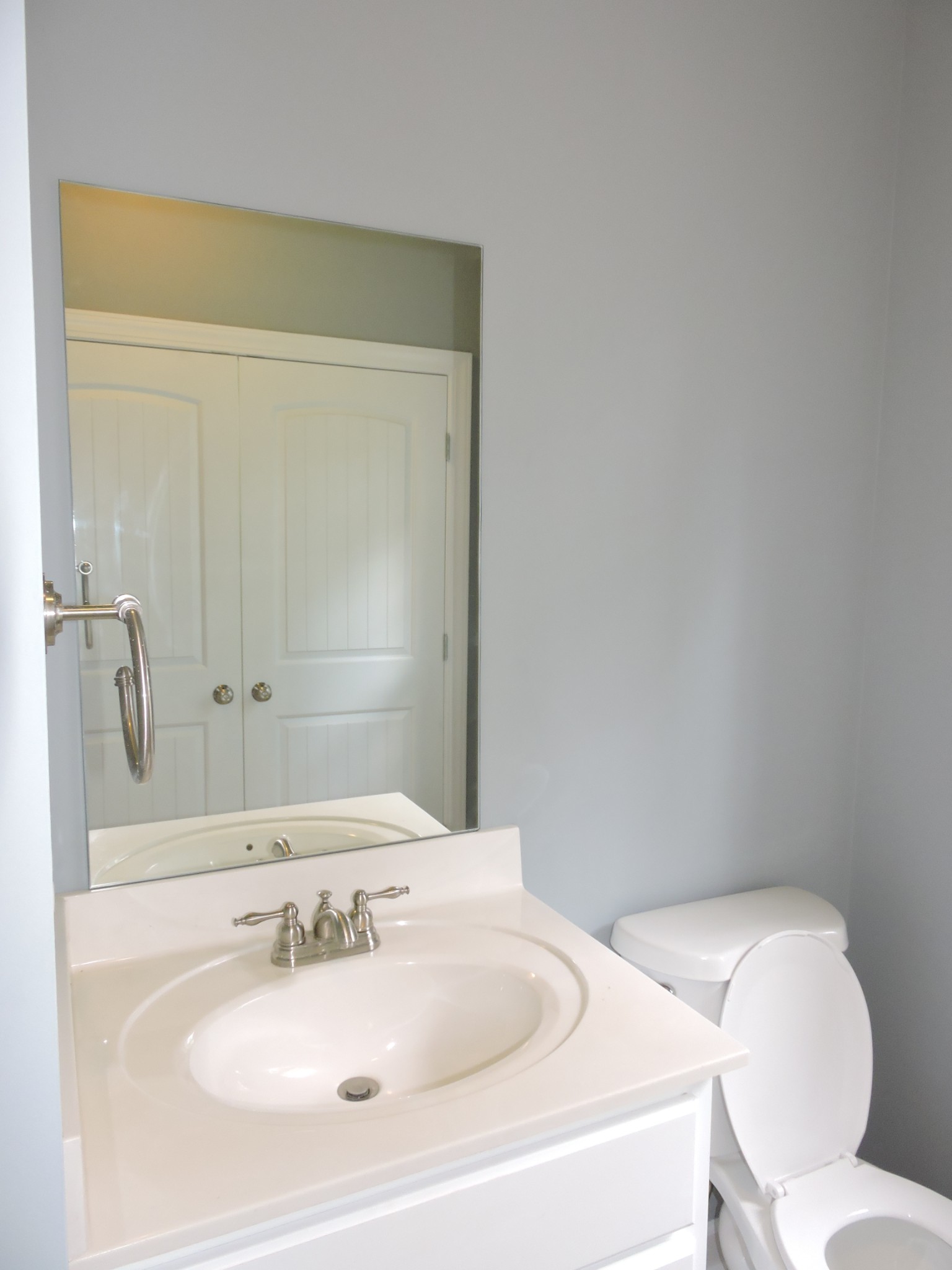 187 Oak Hollow Road Manchester, TN 37355 - Photo 20 of 25 a bathroom with a sink and a mirror