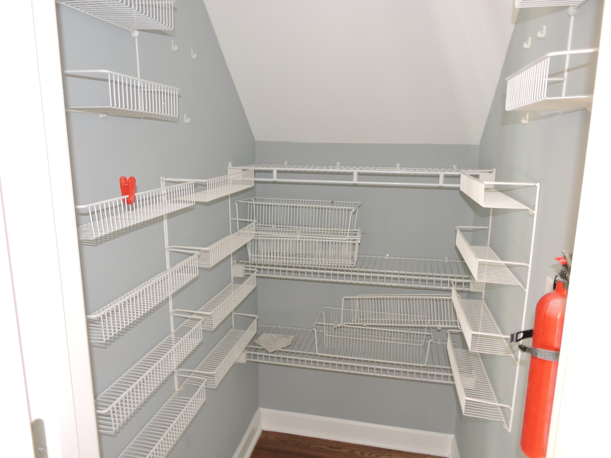 187 Oak Hollow Road Manchester, TN 37355 - Photo 7 of 25 a view of walk in closet with empty racks